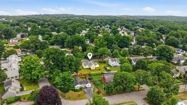 36 Holbrook Rd, North Andover, MA 01845