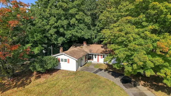 32 Curwen Rd, Peabody, MA 01960
