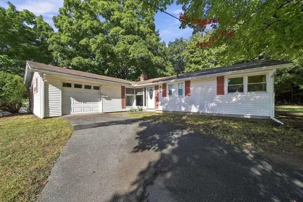 32 Curwen Rd, Peabody, MA 01960
