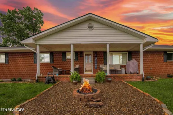 1124 Carolina DR, Dandridge, TN 37725