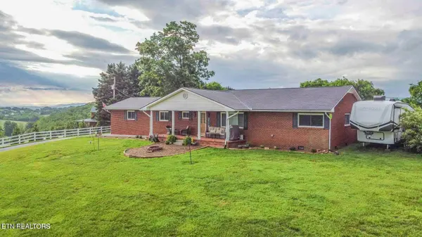 1124 Carolina DR, Dandridge, TN 37725