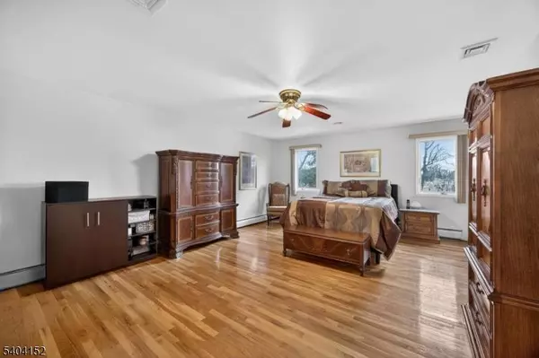 152 Claremont Ave, Saddle Brook Twp., NJ 07663