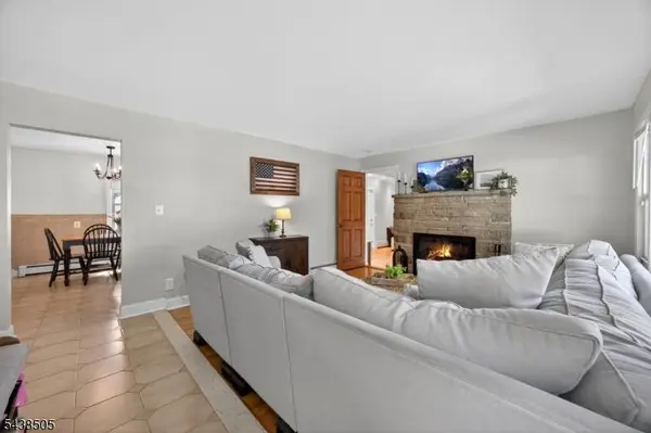 245 N 11Th St, Kenilworth Boro, NJ 07033