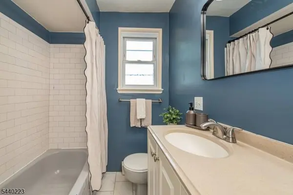 7 Hobart Pl, Clifton City, NJ 07011