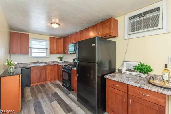 7 Hobart Pl, Clifton City, NJ 07011