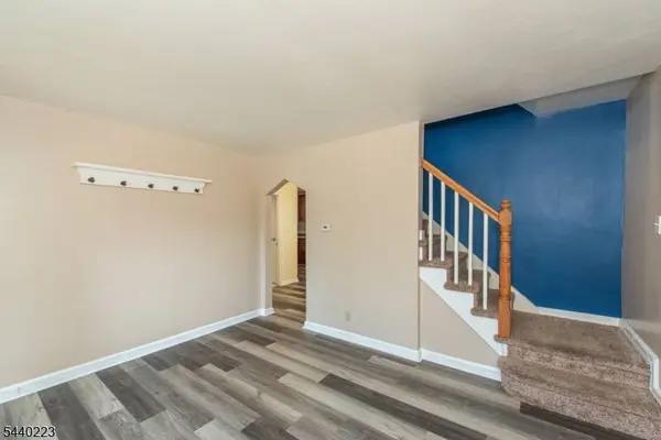 7 Hobart Pl, Clifton City, NJ 07011