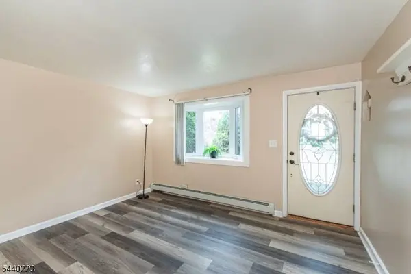 7 Hobart Pl, Clifton City, NJ 07011