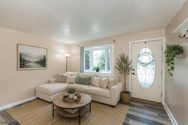 7 Hobart Pl, Clifton City, NJ 07011
