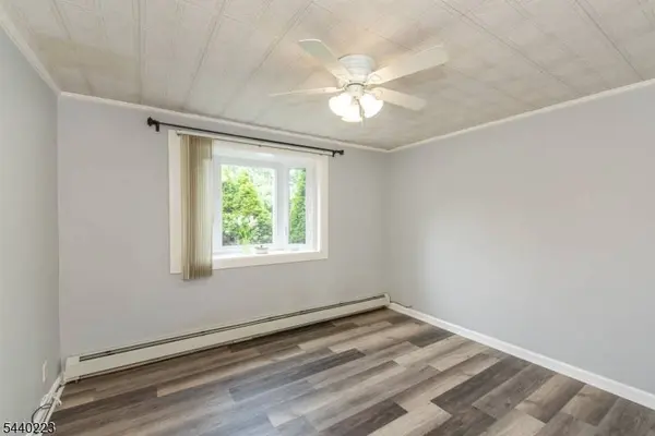 7 Hobart Pl, Clifton City, NJ 07011
