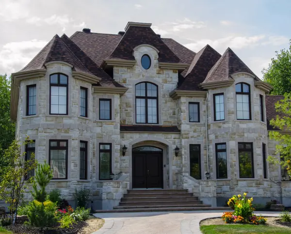 Laura Garcia Realtor Detriot Real Estate Agent (8)