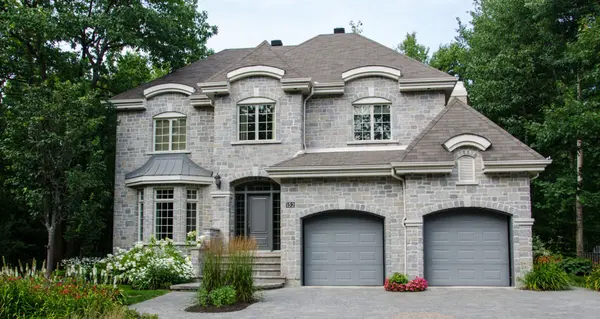 Laura Garcia Realtor Detriot Real Estate Agent (11)