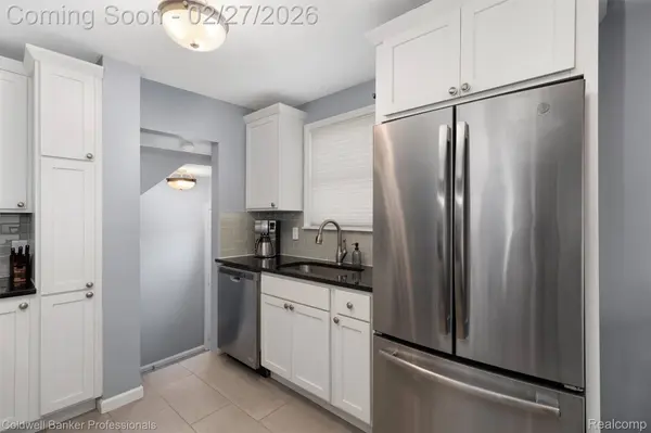 2427 Harvard RD, Berkley, MI 48072