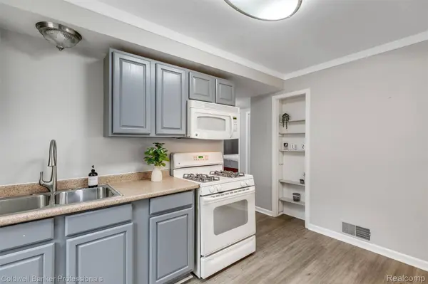21381 Kipling ST, Oak Park, MI 48237