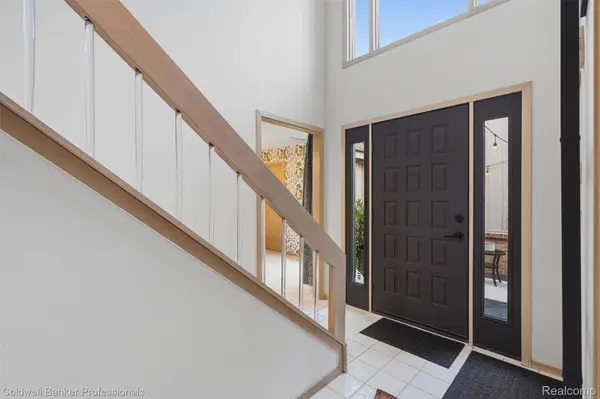 28625 Auburn CT, Farmington Hills, MI 48331