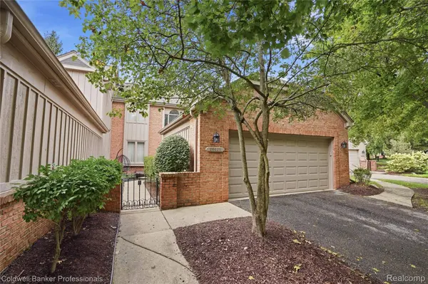 28625 Auburn CT, Farmington Hills, MI 48331