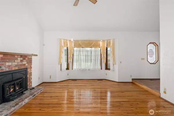 141 E Deer Creek RD, Shelton, WA 98584