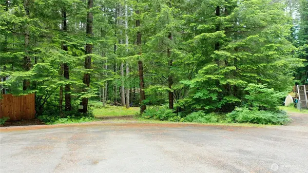120 N Kokanee Cove WAY, Hoodsport, WA 98548