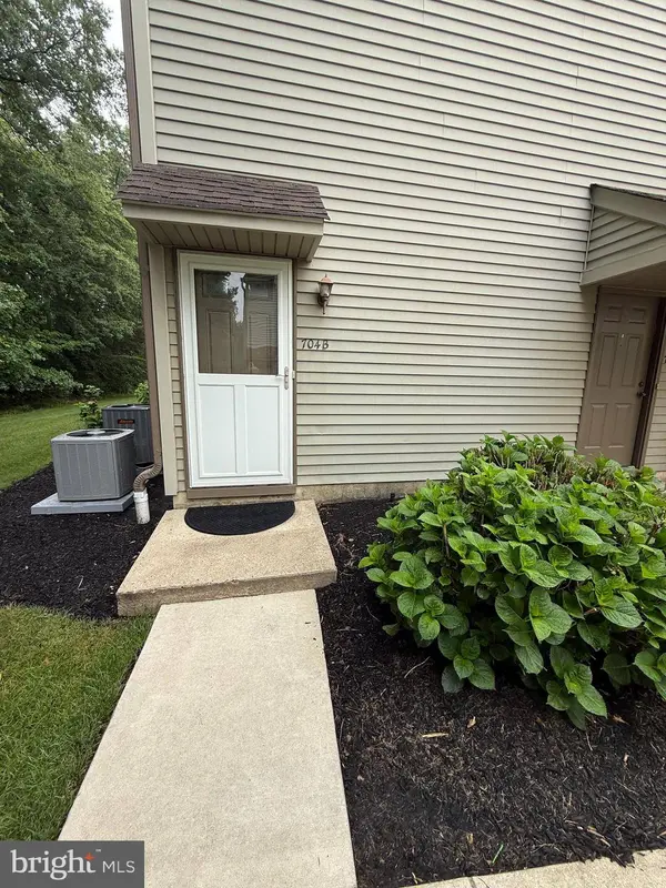704-B HARWOOD CT, Mount Laurel, NJ 08054