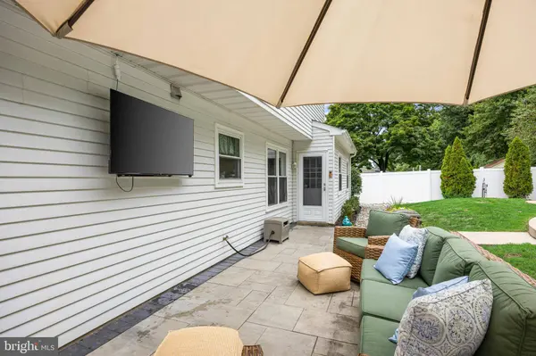 26 BOOTHBY DR, Mount Laurel, NJ 08054