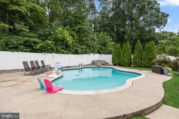 26 BOOTHBY DR, Mount Laurel, NJ 08054