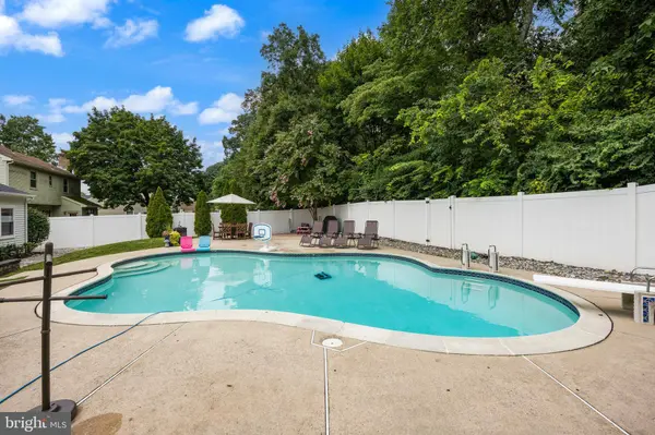 26 BOOTHBY DR, Mount Laurel, NJ 08054