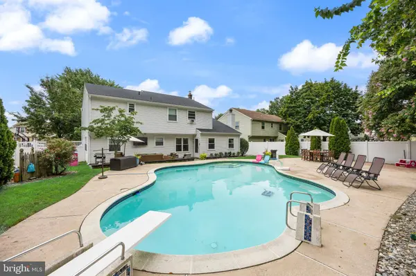 26 BOOTHBY DR, Mount Laurel, NJ 08054