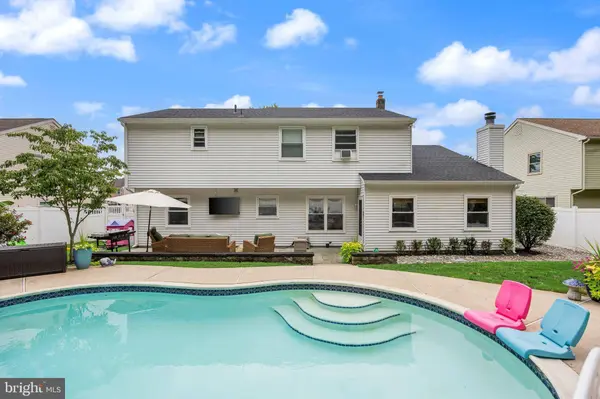26 BOOTHBY DR, Mount Laurel, NJ 08054