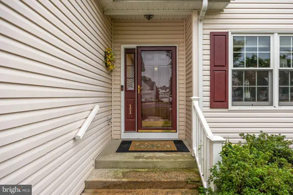 11 TARA LN, Delran Twp, NJ 08075