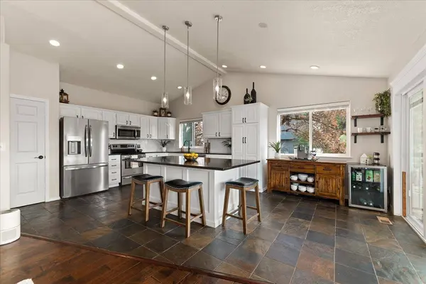 8110 E Sommerset Dr, Spokane, WA 99217