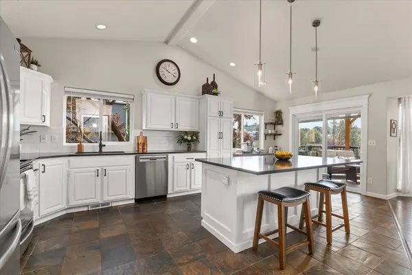 8110 E Sommerset Dr, Spokane, WA 99217