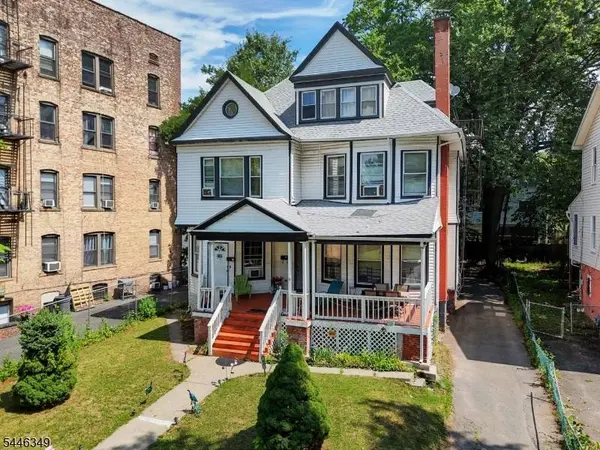 92 Chestnut St, East Orange City, NJ 07018