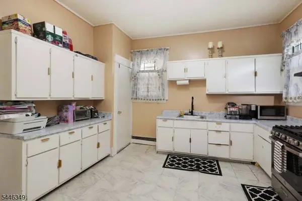 92 Chestnut St, East Orange City, NJ 07018