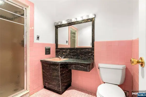 29 Devonshire TER, West Orange, NJ 07052