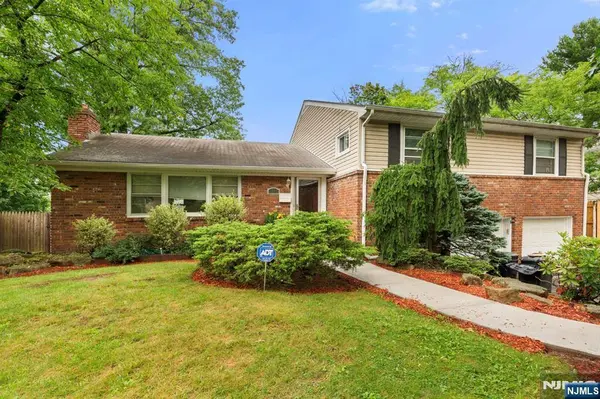 29 Devonshire TER, West Orange, NJ 07052