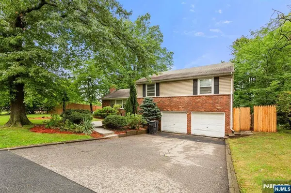 29 Devonshire TER, West Orange, NJ 07052
