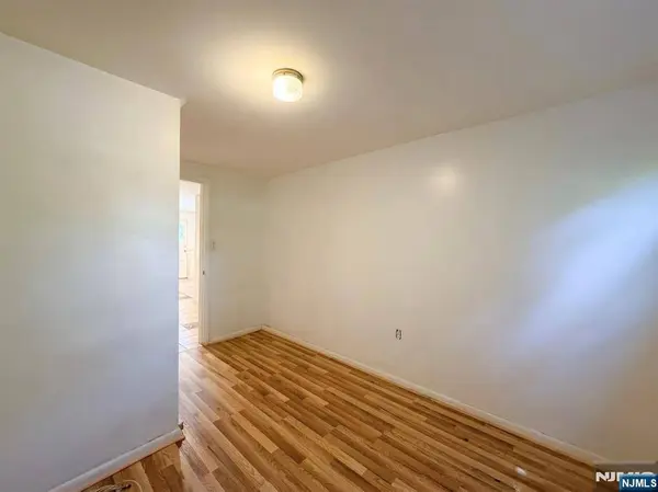29 Devonshire TER, West Orange, NJ 07052