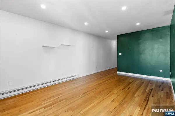 191 Palisade AVE #2C, Cliffside Park, NJ 07010