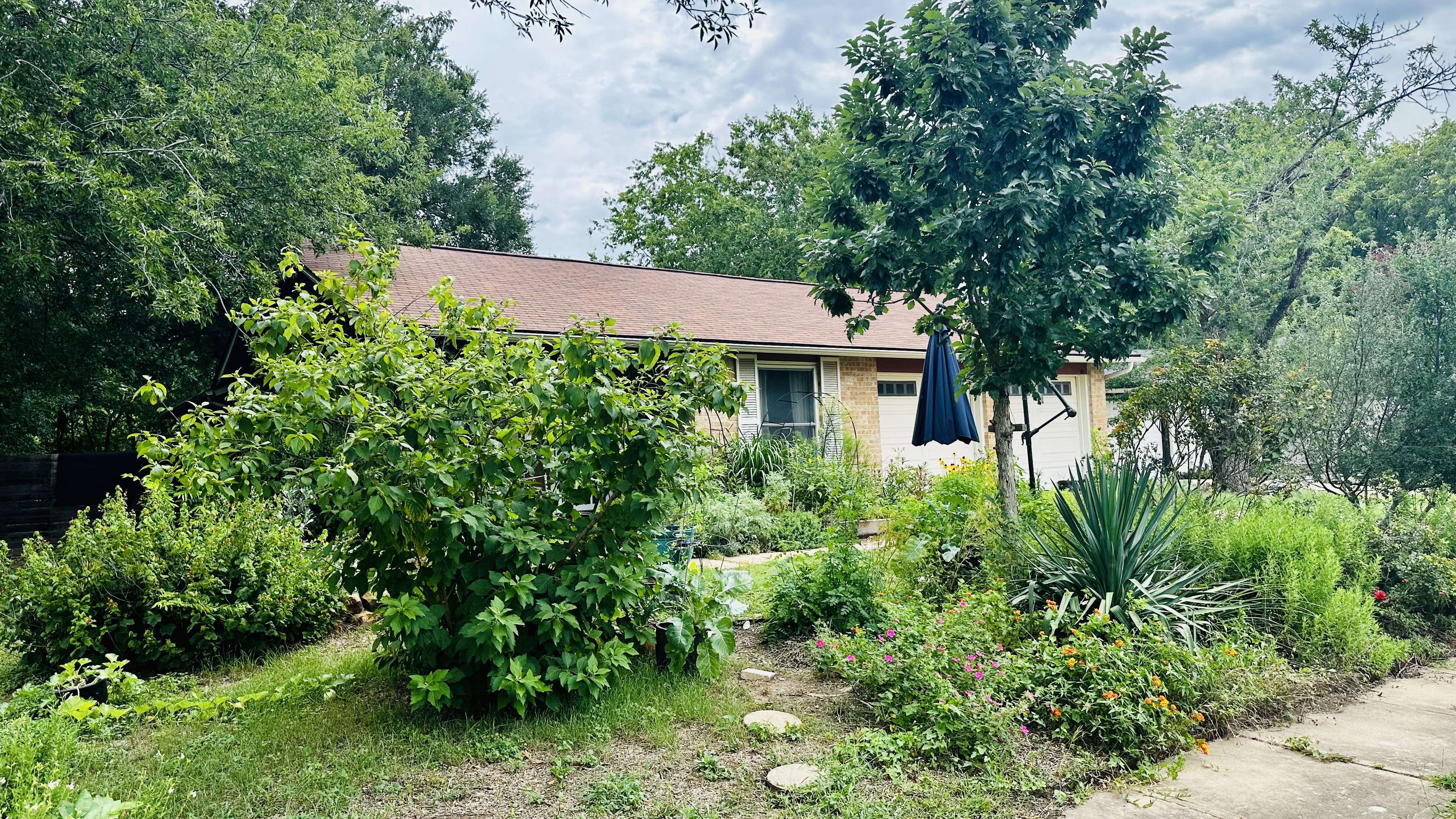 5006 Emerald Forest Cir, Austin, TX 78745-2116