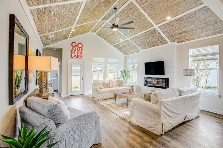877 Pine Ln, Cottonwood Shores, TX 78657-9442