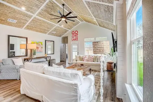 877 Pine Ln, Cottonwood Shores, TX 78657-9442
