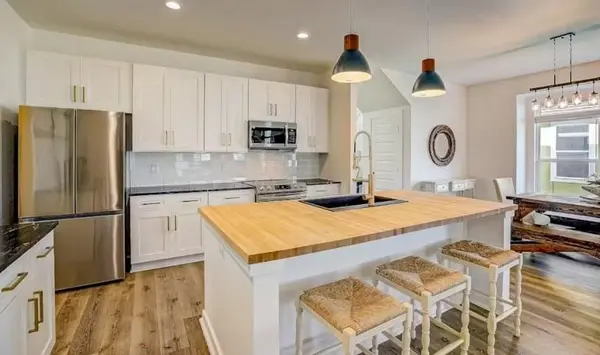 875 Pine Ln, Cottonwood Shores, TX 78657-9442
