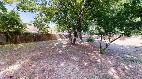 5004 Emerald Forest Cir, Austin, TX 78745-2116