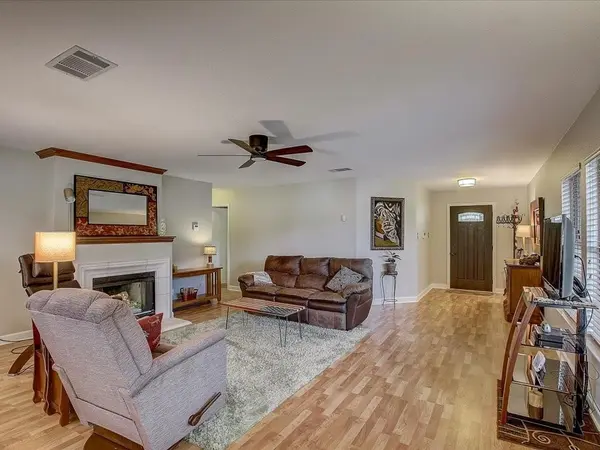 8501 Axis Dr, Austin, TX 78749-3737