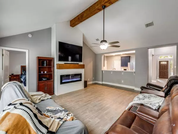 1902 Overland DR, Leander, TX 78641