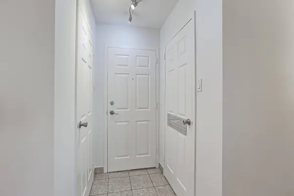 3065 Queen Frederica DR #707, Mississauga, ON L4Y 3A3