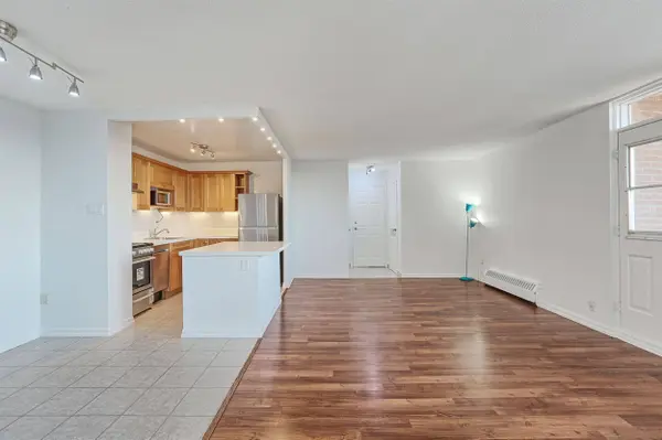 3065 Queen Frederica DR #707, Mississauga, ON L4Y 3A3