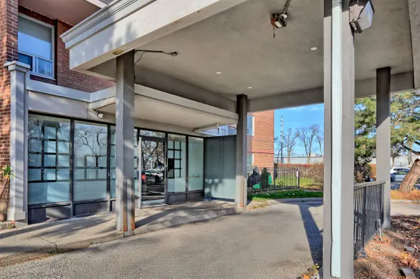 3065 Queen Frederica DR #707, Mississauga, ON L4Y 3A3