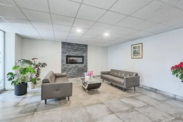 3065 Queen Frederica DR #707, Mississauga, ON L4Y 3A3