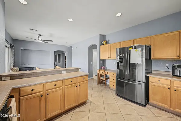 8227 W HARMONY Lane, Peoria, AZ 85382