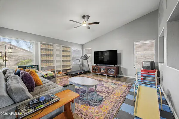 8227 W HARMONY Lane, Peoria, AZ 85382